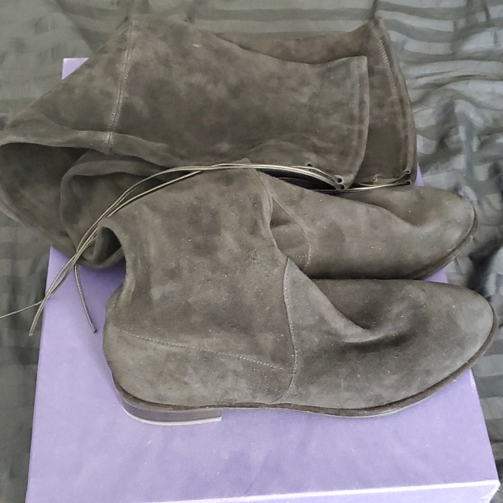 Brand new Lowland Stuart Weitzman boots